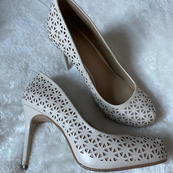 Ann Taylor Off/White and Nude Heels, Women’s 6.5 - Picture 2 of 3